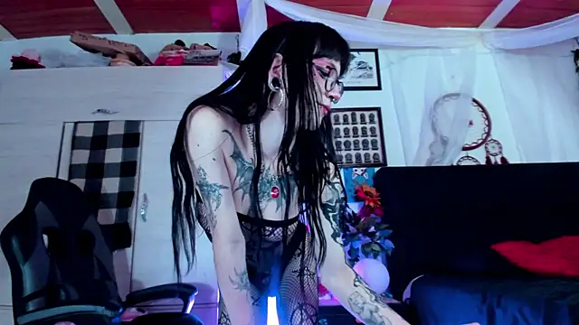Snapshot of bathory_vamps chatting on April 10, 7:51 pm bathory vamps online show from April 10, 7:51 pm