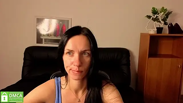 Snapshot of annakillianox chatting on July 13, 5:32 am annakillianox online show from July 13, 5:32 am
