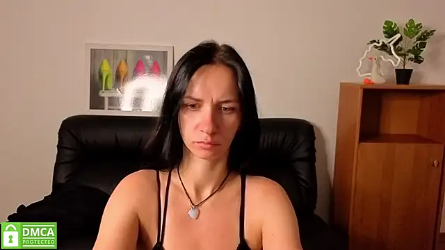 Snapshot of annakillianox chatting on July 28, 5:25 am annakillianox online show from July 28, 5:25 am