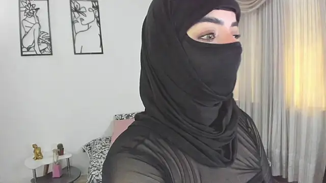 Snapshot of Uzra_hayed chatting on August 5, 1:25 pm Uzra hayed online show from August 5, 1:25 pm