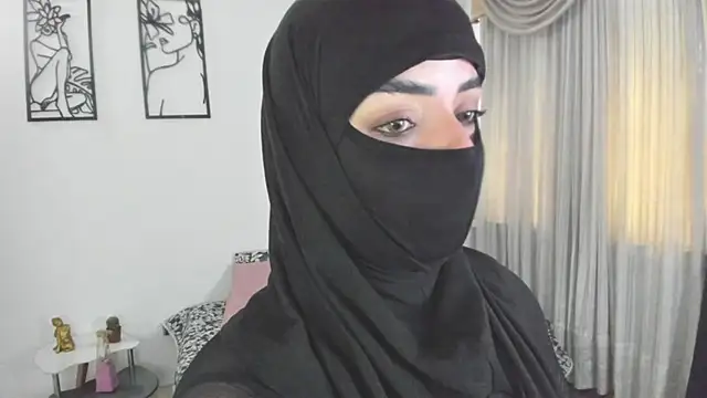 Snapshot of Uzra_hayed chatting on August 6, 1:13 pm Uzra hayed online show from August 6, 1:13 pm