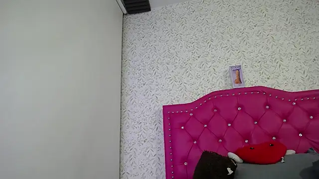 Snapshot of luly_pink chatting on October 23, 4:12 am luly pink online show from October 23, 4:12 am