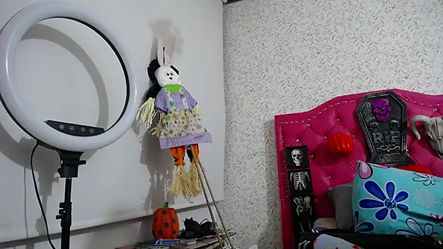 Snapshot of luly_pink chatting on October 29, 1:30 am luly pink online show from October 29, 1:30 am