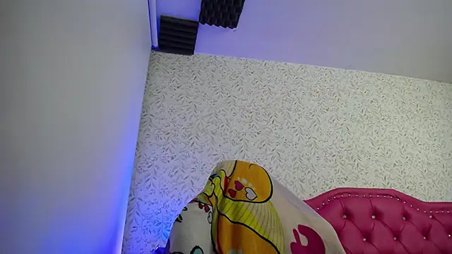 Snapshot of luly_pink chatting on November 22, 1:37 am luly pink online show from November 22, 1:37 am