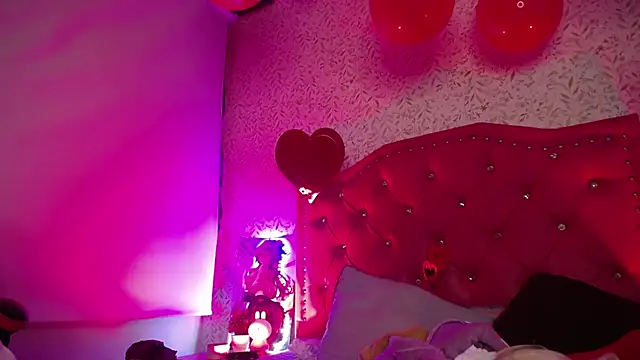 luly pink online show from February 11, 3:33 am