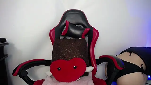 luly pink online show from February 14, 3:36 am