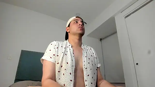 Snapshot of Latin_boy_surprisee chatting on July 3, 1:56 am Latin boy surprisee online show from July 3, 1:56 am