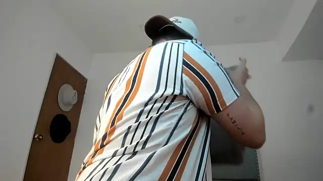 Snapshot of Latin_boy_surprisee chatting on July 14, 12:24 am Latin boy surprisee online show from July 14, 12:24 am