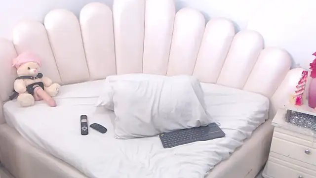 VioletXia  online show from February 20, 5:48 am