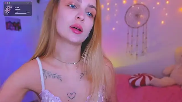 Kamila icee online show from February 13, 7:42 pm