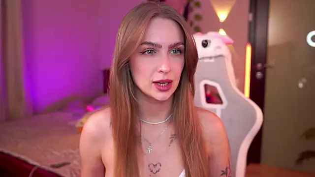 Kamila icee online show from March 15, 9:10 pm