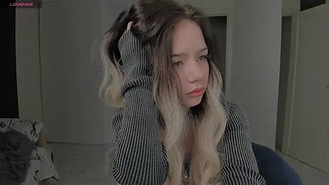 Snapshot of KellyBarton chatting on December 5, 5:28 pm KellyBarton online show from December 5, 5:28 pm