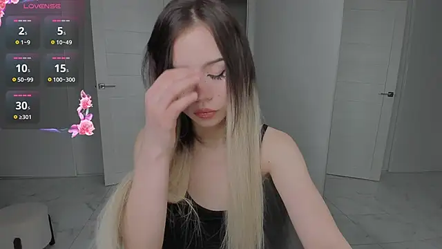 Snapshot of KellyBarton chatting on December 16, 7:10 pm KellyBarton online show from December 16, 7:10 pm