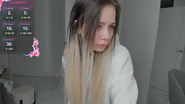 Snapshot of KellyBarton chatting on December 16, 10:13 pm KellyBarton online show from December 16, 10:13 pm