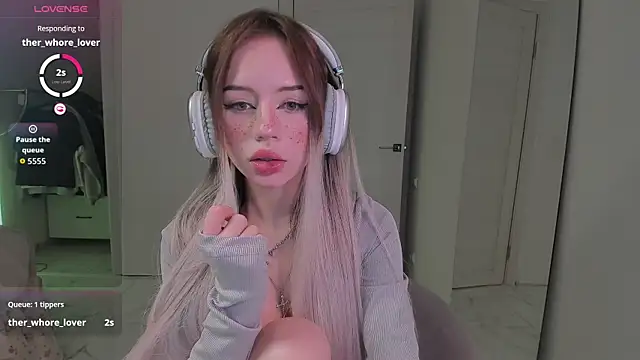 Snapshot of KellyBarton chatting on October 29, 8:32 pm KellyBarton online show from October 29, 8:32 pm