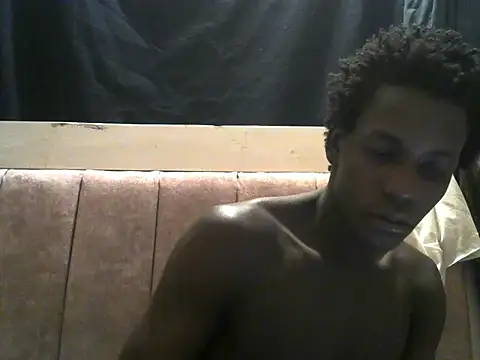 Snapshot of Bigras0011 chatting on July 3, 9:16 am Bigras0011 online show from July 3, 9:16 am