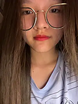 Snapshot of Krixxi22 chatting on October 28, 4:42 pm Krixxi22 online show from October 28, 4:42 pm