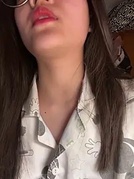 Snapshot of Krixxi22 chatting on October 29, 1:24 pm Krixxi22 online show from October 29, 1:24 pm