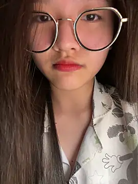 Snapshot of Krixxi22 chatting on November 6, 2:18 pm Krixxi22 online show from November 6, 2:18 pm