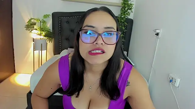 Snapshot of zoe_danae_ chatting on December 29, 12:23 pm zoe danae online show from December 29, 12:23 pm