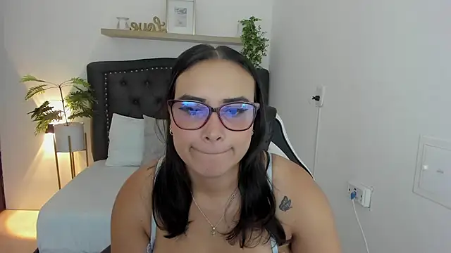 Snapshot of zoe_danae_ chatting on January 14, 12:03 pm zoe danae online show from January 14, 12:03 pm