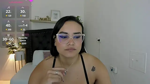 Snapshot of zoe_danae_ chatting on January 24, 12:10 pm zoe danae online show from January 24, 12:10 pm