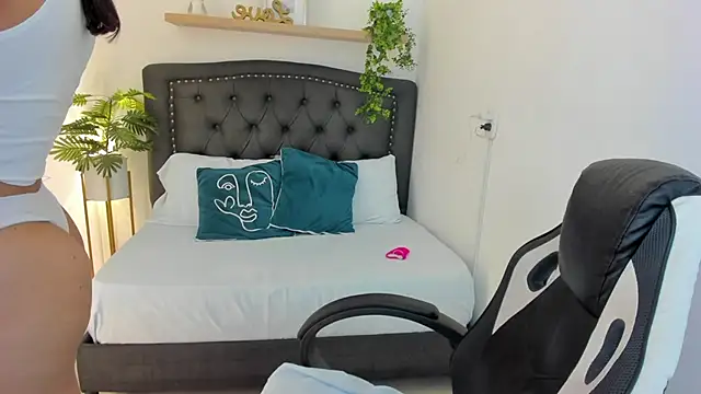 Snapshot of zoe_danae_ chatting on February 22, 12:19 pm zoe danae online show from February 22, 12:19 pm