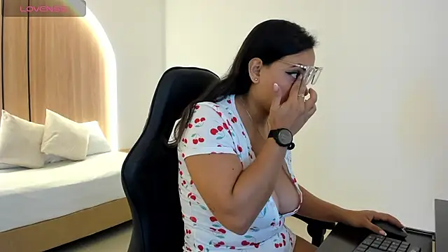 Snapshot of zoe_danae_ chatting on October 23, 12:15 pm zoe danae online show from October 23, 12:15 pm