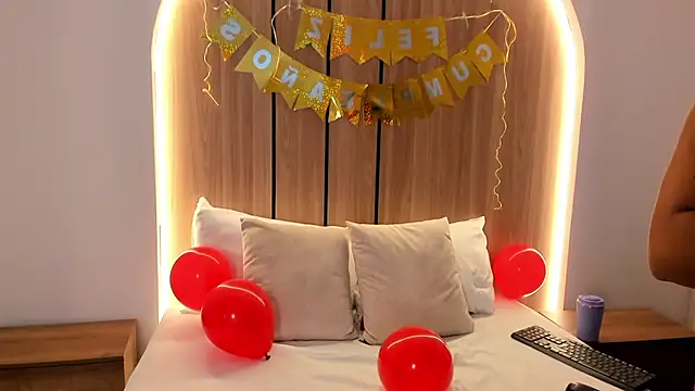 Snapshot of zoe_danae_ chatting on November 10, 12:37 pm zoe danae online show from November 10, 12:37 pm