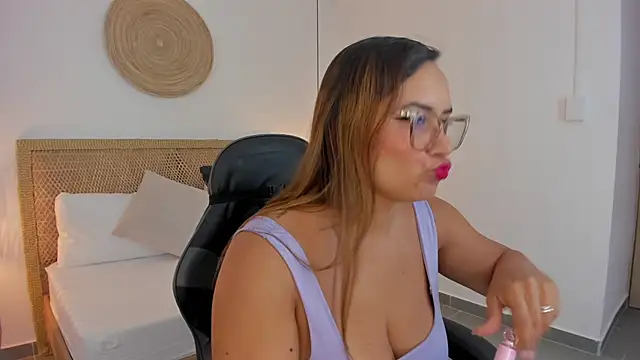 zoe danae  online show from July 15, 12:21 pm
