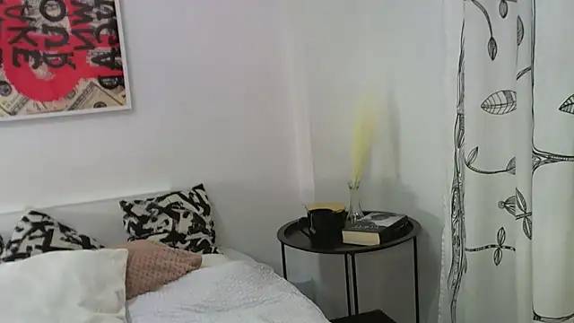 Snapshot of LuanaDess chatting on December 18, 9:29 pm LuanaDess online show from December 18, 9:29 pm