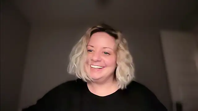 Snapshot of darlingashley chatting on December 21, 6:09 am darlingashley online show from December 21, 6:09 am