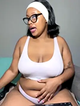 Snapshot of MimiCurves chatting on November 16, 6:57 pm MimiCurves online show from November 16, 6:57 pm