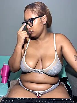 Snapshot of MimiCurves chatting on November 23, 8:30 pm MimiCurves online show from November 23, 8:30 pm