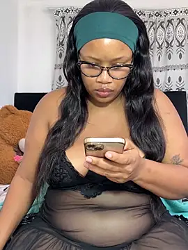 MimiCurves online show from April 29, 9:13 am