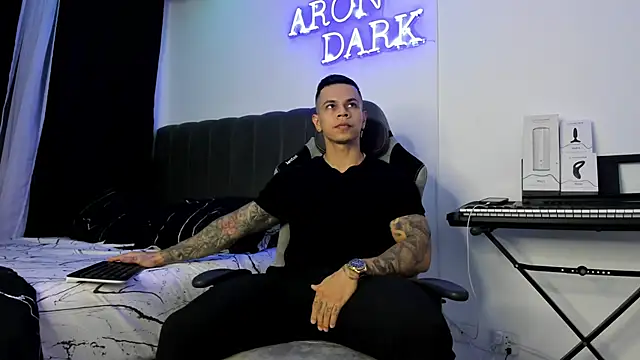 Snapshot of Aron_Dark chatting on January 10, 12:27 am Aron Dark online show from January 10, 12:27 am