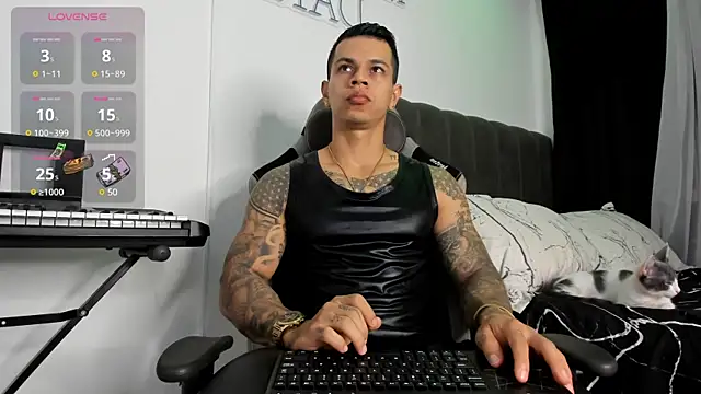 Snapshot of Aron_Dark chatting on February 28, 11:03 am Aron Dark online show from February 28, 11:03 am