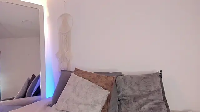 EmmaCollemann online show from November 14, 7:45 pm