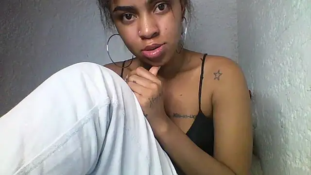 Snapshot of Bellabeltrann chatting on December 31, 8:37 am Bellabeltrann online show from December 31, 8:37 am