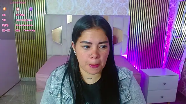 Snapshot of martinna_tay chatting on June 21, 3:20 am martinna tay online show from June 21, 3:20 am
