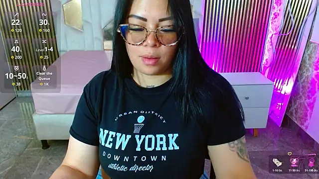Snapshot of martinna_tay chatting on July 6, 3:25 am martinna tay online show from July 6, 3:25 am