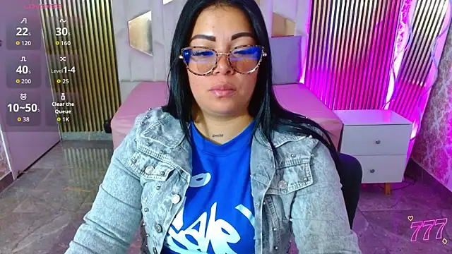 Snapshot of martinna_tay chatting on July 8, 3:22 am martinna tay online show from July 8, 3:22 am
