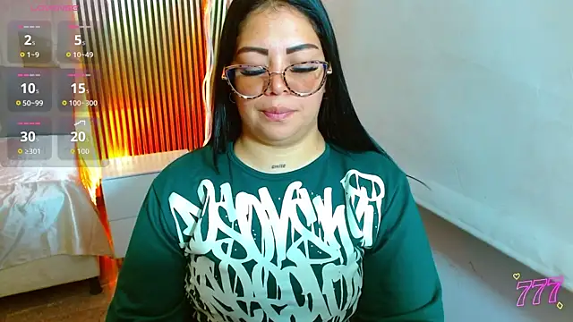 Snapshot of martinna_tay chatting on July 10, 3:22 am martinna tay online show from July 10, 3:22 am