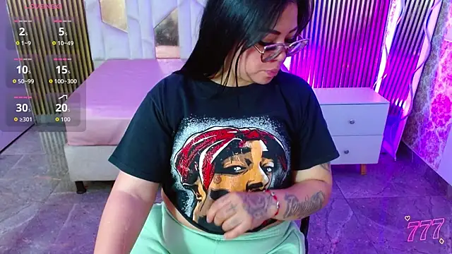 Snapshot of martinna_tay chatting on July 13, 3:31 am martinna tay online show from July 13, 3:31 am