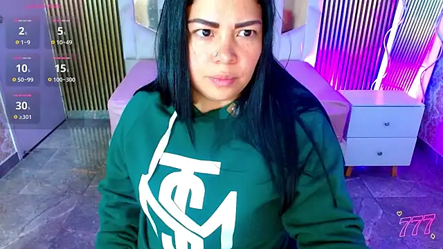 Snapshot of martinna_tay chatting on July 20, 3:21 am martinna tay online show from July 20, 3:21 am