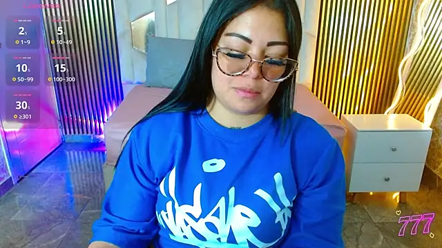 Snapshot of martinna_tay chatting on July 31, 3:17 am martinna tay online show from July 31, 3:17 am