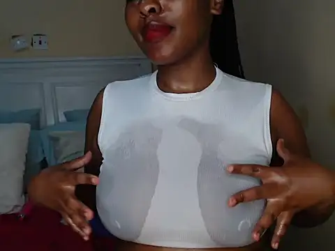 Snapshot of sweetice_02 chatting on January 2, 3:37 am sweetice 02 online show from January 2, 3:37 am