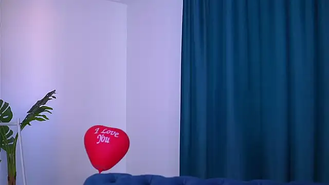 LovingBlondie online show from February 21, 11:33 am