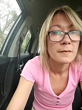 Snapshot of Timide_girl2 chatting on March 6, 1:03 pm Timide girl2 online show from March 6, 1:03 pm