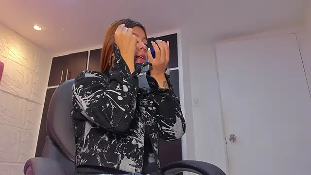 Charlotte Ice1 online show from November 25, 4:07 pm